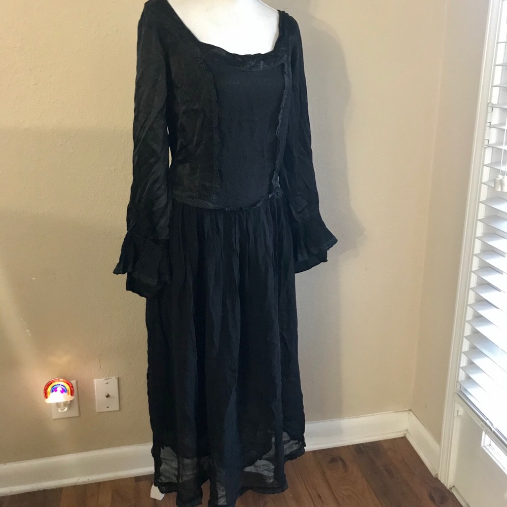 Gorgeous Black Dress with Lace Front (Size Large)